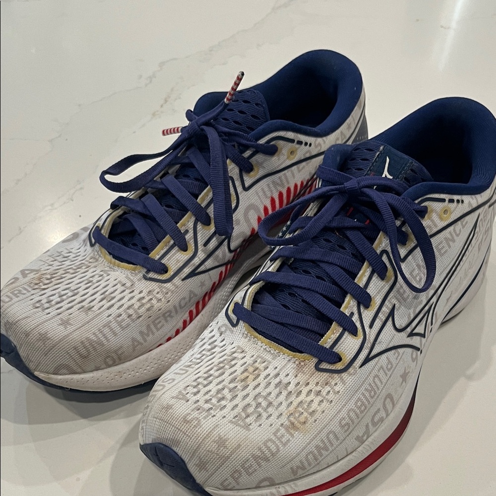 Mizuno Wave Runner patriotic Athletic Shoes